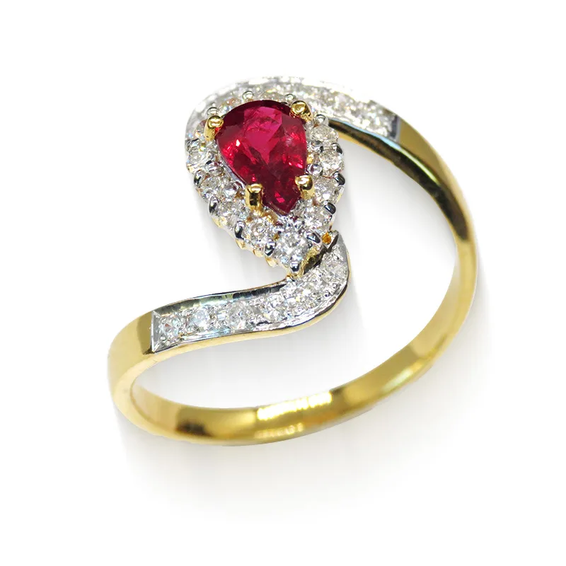Bright red pear-cut ruby ​​with round brilliant diamond