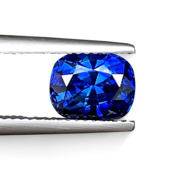 Royal Blue sapphire 3.14 ct – top view under tweezers, vivid azure