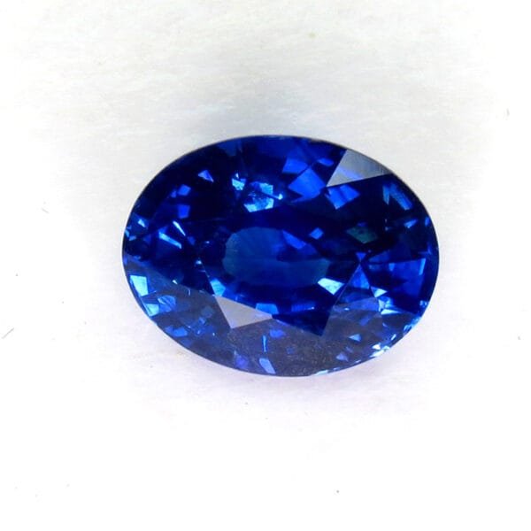 Loose sapphire 3.57 ct oval, heated traditional with no residue