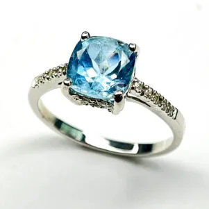 Bague Argent 925 – Modèle Élégance Pavée (Aigue-marine Coussin & Émeraude)