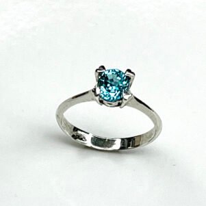 Bague argent 925 modèle cœur avec pierre naturelle zircon bleu foncé taille 53