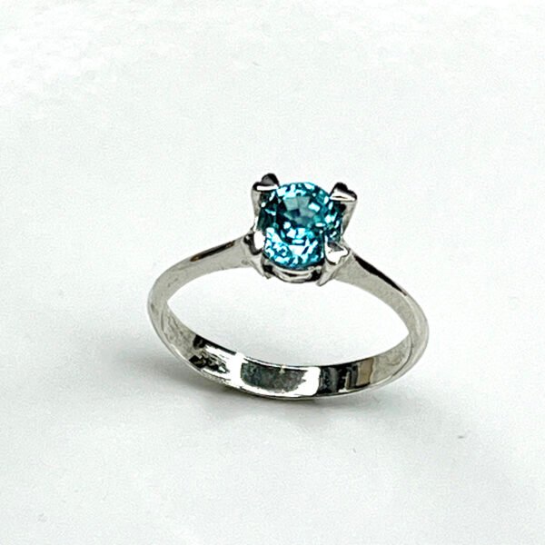 Bague argent 925 modèle cœur avec pierre naturelle zircon bleu foncé taille 53