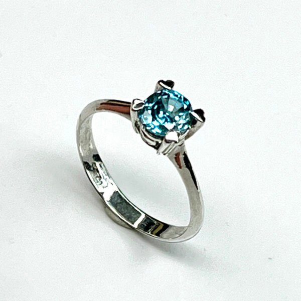 Bague argent 925 modèle cœur avec pierre naturelle zircon bleu foncé taille 53