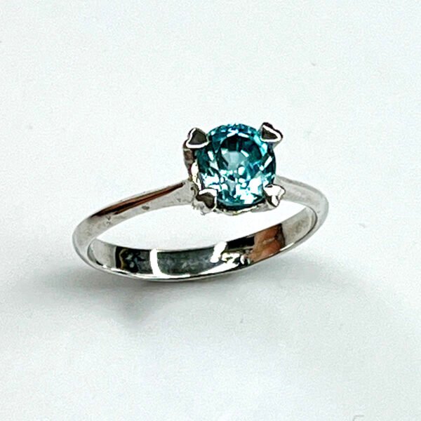Bague argent 925 modèle cœur avec pierre naturelle zircon bleu clair taille 53