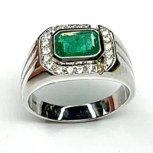 Bijou masculin en argent sterling 925 serti d’une émeraude taille émeraude et zircons