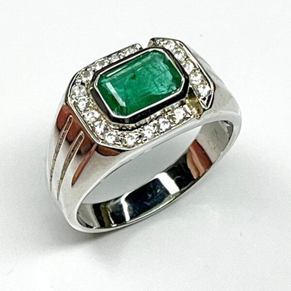 Bague homme émeraude verte naturelle en argent 925 avec pavage étincelant zircon blanc