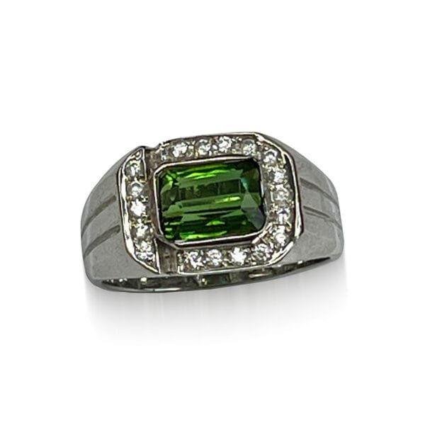 Vue de dessus bague tourmaline coupe émeraude sertie sur argent sterling