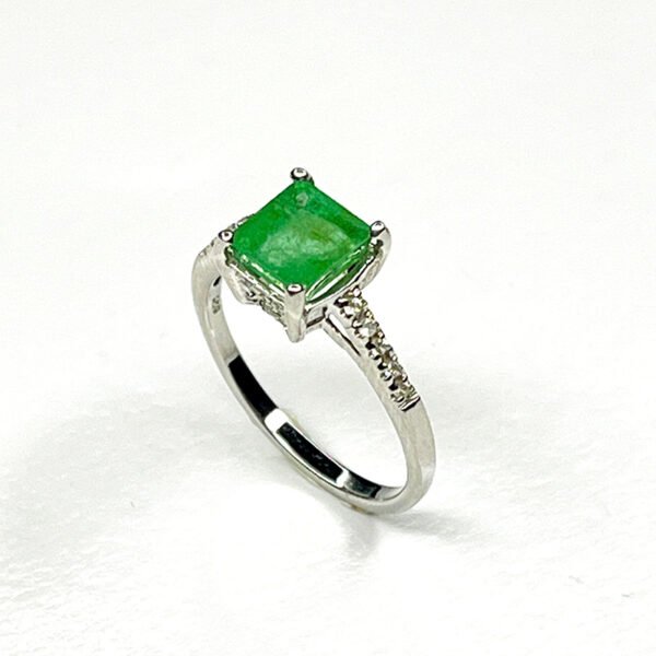 Bague argent 925 émeraude naturelle verte et pavage de zircons – vue de côté