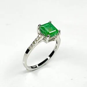 Bague Émeraude Lumière en argent 925 avec zircons blancs – vue de face (taille 54/57.75)