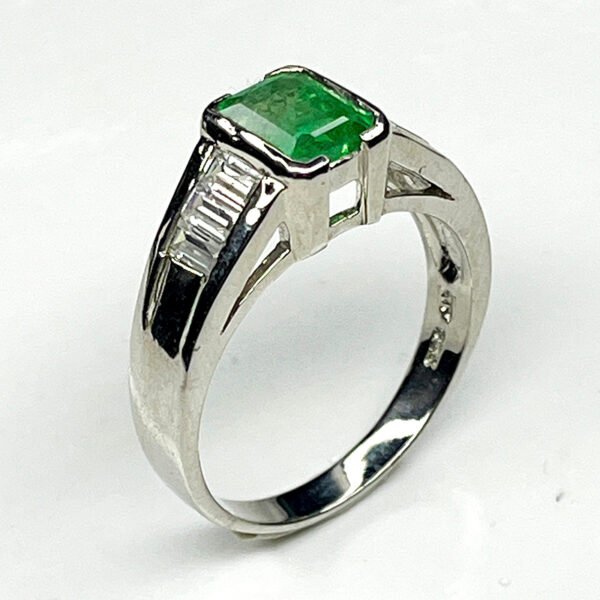 Bague argent 925 avec émeraude naturelle rectangulaire et zircons blancs – taille 61.25