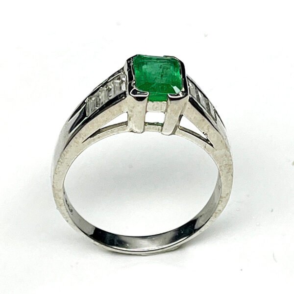 Bague élégante en argent avec émeraude verte cristalline et zircons – taille 60.50