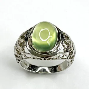Bague pierre naturelle prehnite 7 ct – design antique en argent