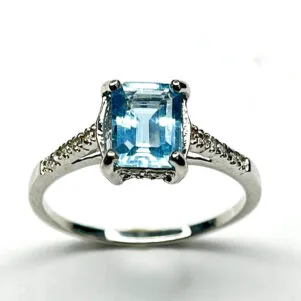 Bague Aigue-marine naturelle taille octogone – modèle « Bleu Matin » en argent 925 rhodié serti de zircons blancs Natural Aquamarine octagon-cut ring – “Blue Morning” model in rhodium-plated 925 silver set with white zircons