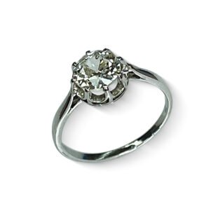 Side view of platinum setting - Elegant craftsmanship with antique charm