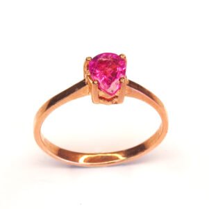 Vue de face bague solitaire tourmaline rose naturelle monture argent sterling 925 plaqué or rose