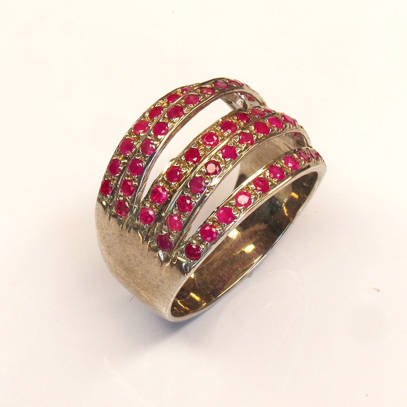 Bague rubis naturels chauffés traditionnellement sertis en lignes – modèle Vague de Feu