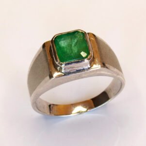 Bague Linea en argent sterling 925 avec émeraude naturelle rectangulaire, design épuré