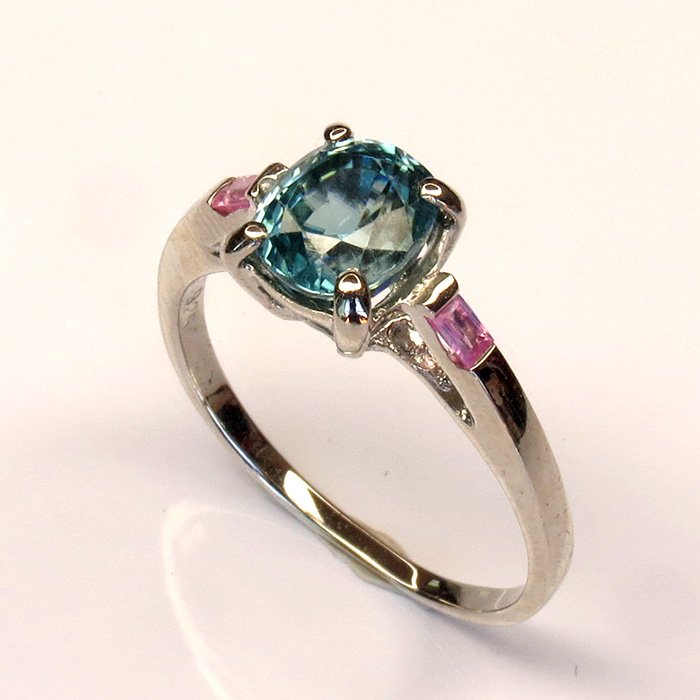 Bague zircon bleu du Cambodge modèle Romance Bleue en argent 925