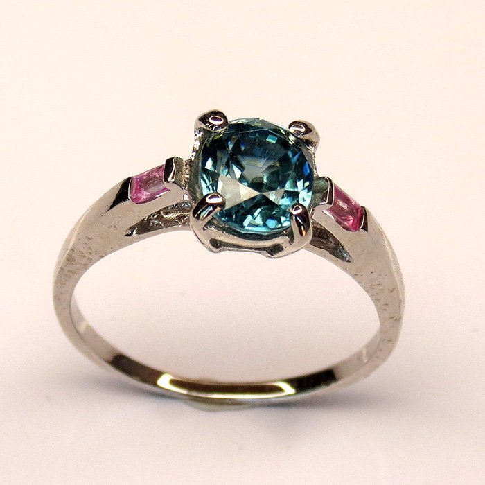 Bague Romance Bleue en argent sterling 925 avec zircon bleu du Cambodge