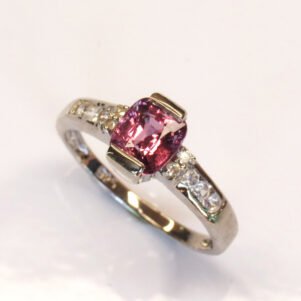 Bague Rose Impériale en argent sterling 925 avec spinelle rose naturel de Birmanie