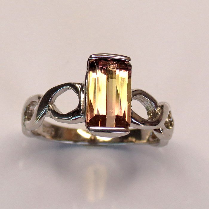 Bague Sillage Rosé sélectionnée à Chanthaburi avec tourmaline bicolore naturelle