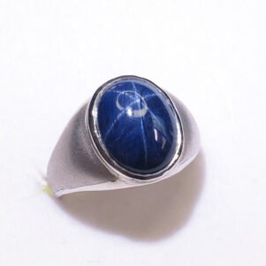 Bague saphir bleu étoilé 9 ct argent 925 taille 60, détail du cabochon